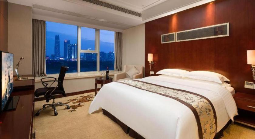 Leisure Hotel Dongguan  Exterior photo